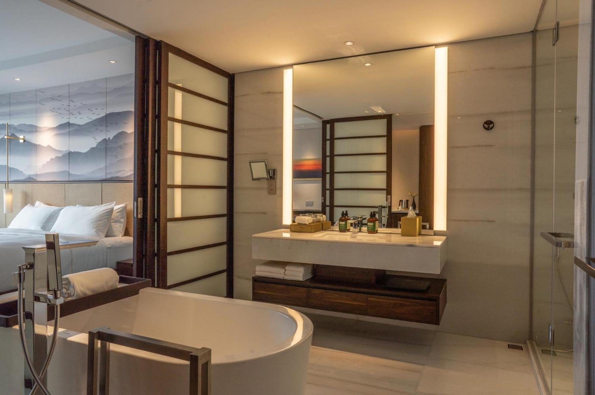 Crowne Plaza Vinh Yen City Centre By Ihg Bagian luar foto